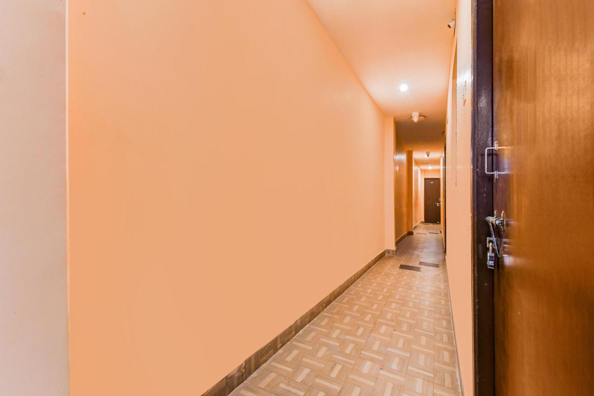 Super Hotel O Dakshin Dwar Formerly Radha Krishna Niwas Puri Exterior photo